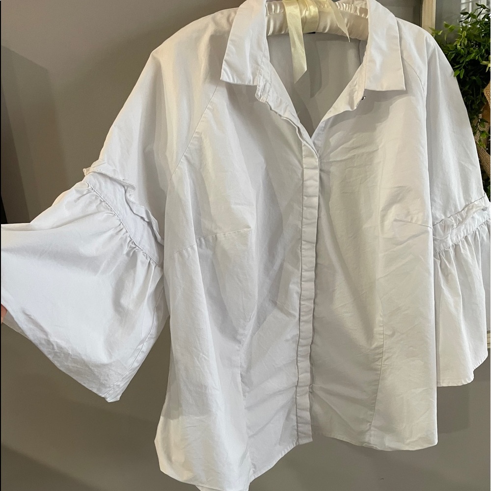 Eloquii white blouse in size 22. Like new.